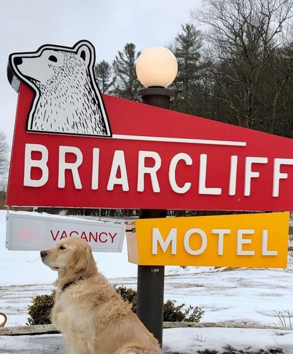 Briarcliff Motel sign
